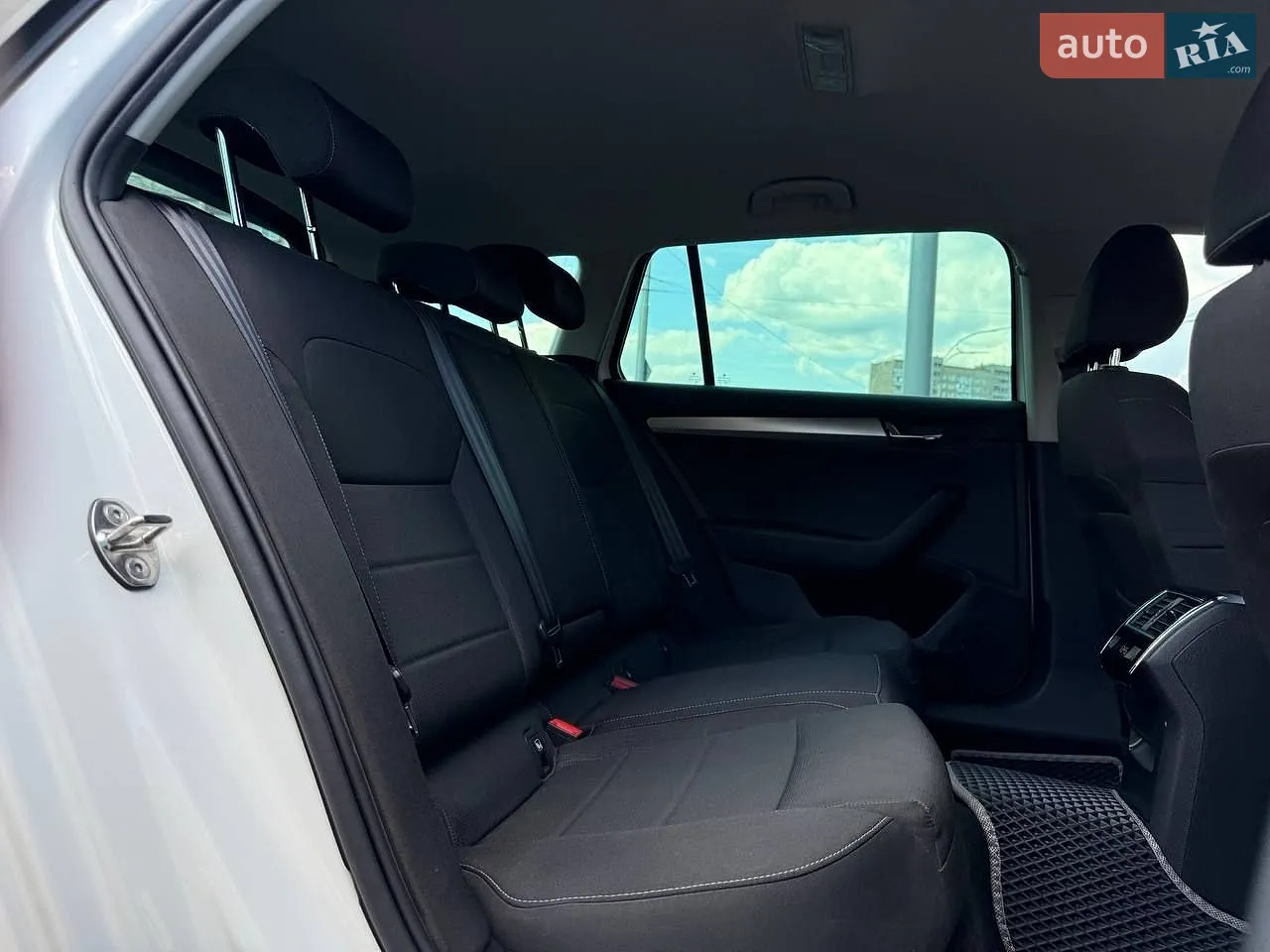 2016 Skoda Superb - мініатюра 11