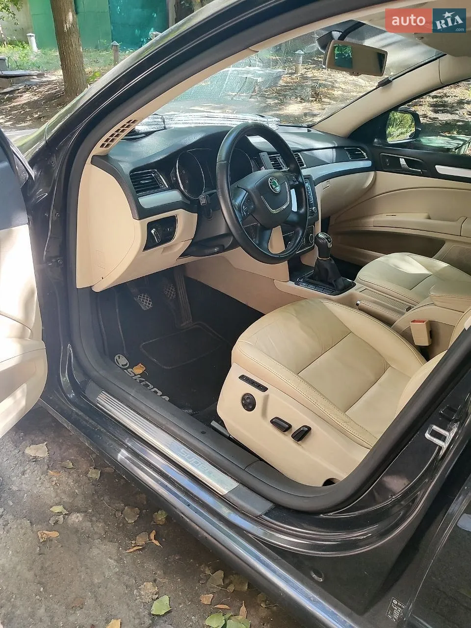 2010 Skoda Superb - мініатюра 8