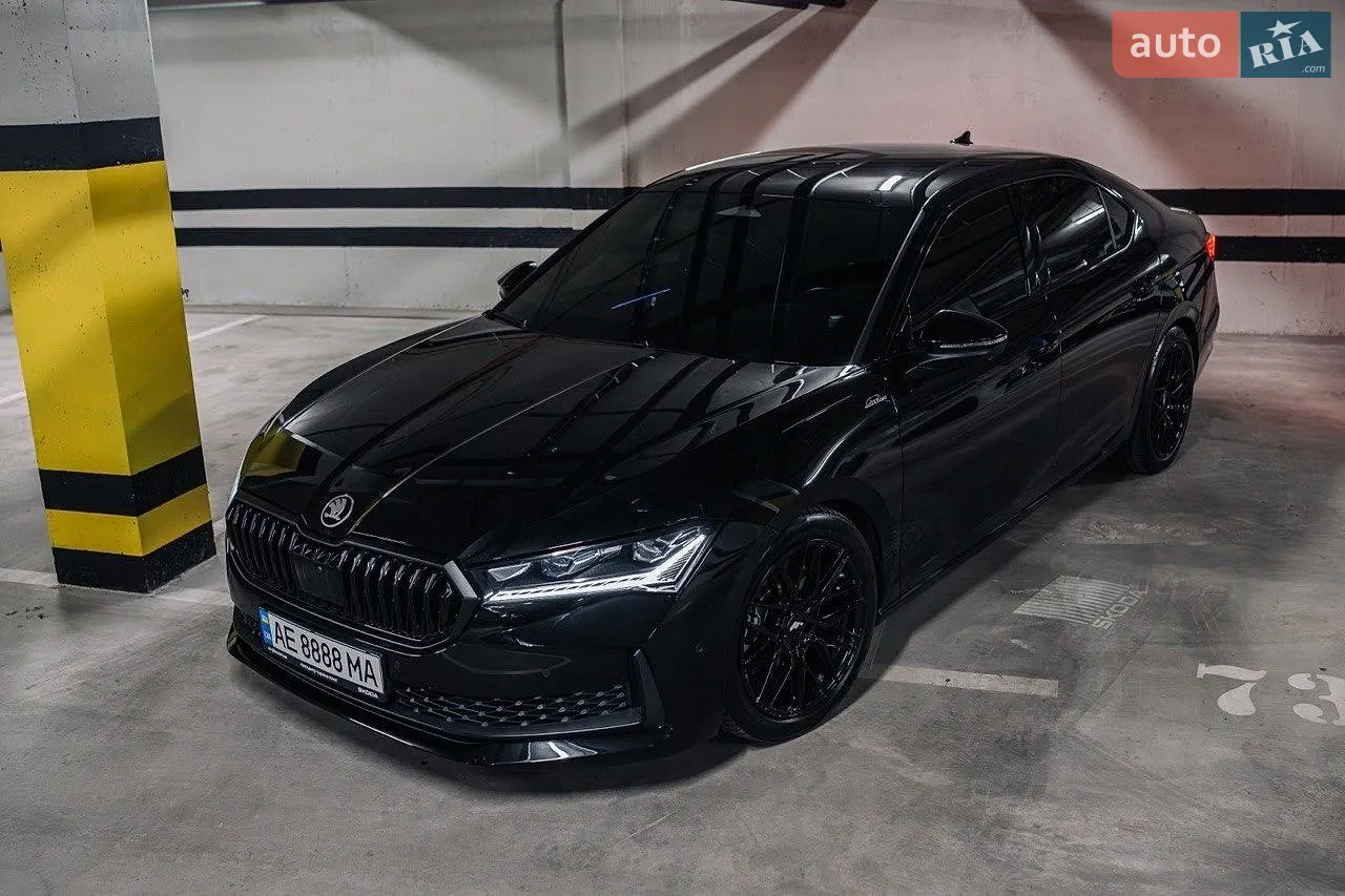 2025 Skoda Superb - фото 1
