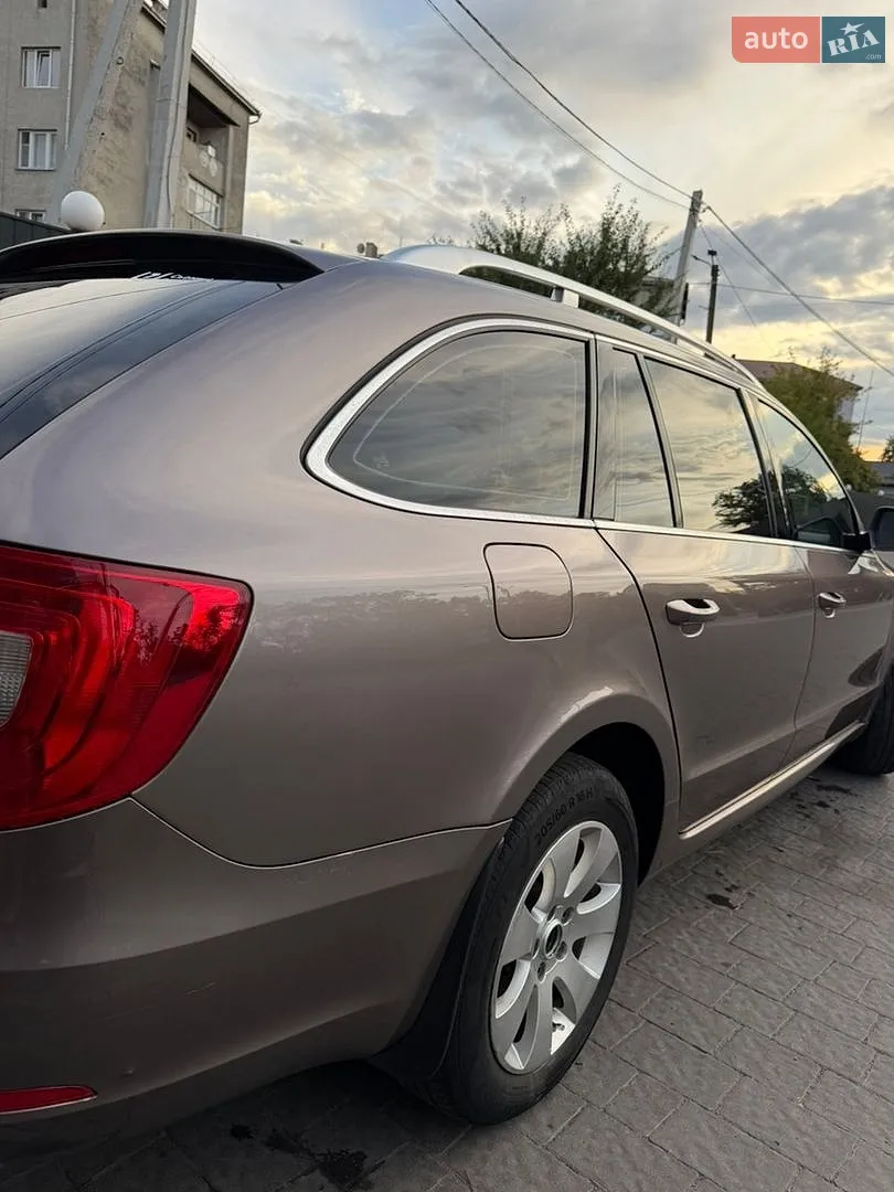 2010 Skoda Superb - мініатюра 10