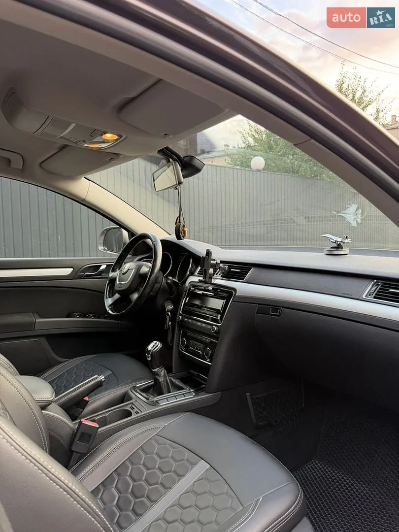 2010 Skoda Superb - мініатюра 22