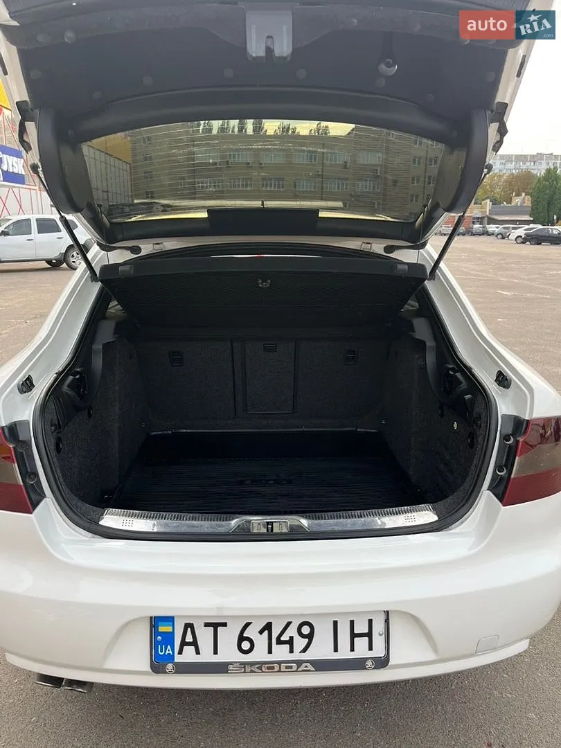 2010 Skoda Superb - мініатюра 13