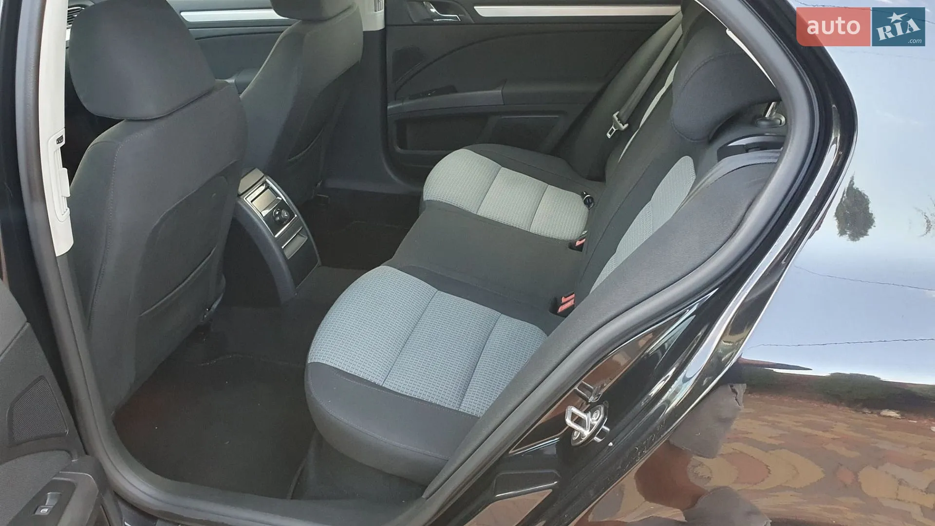 2010 Skoda Superb - мініатюра 17