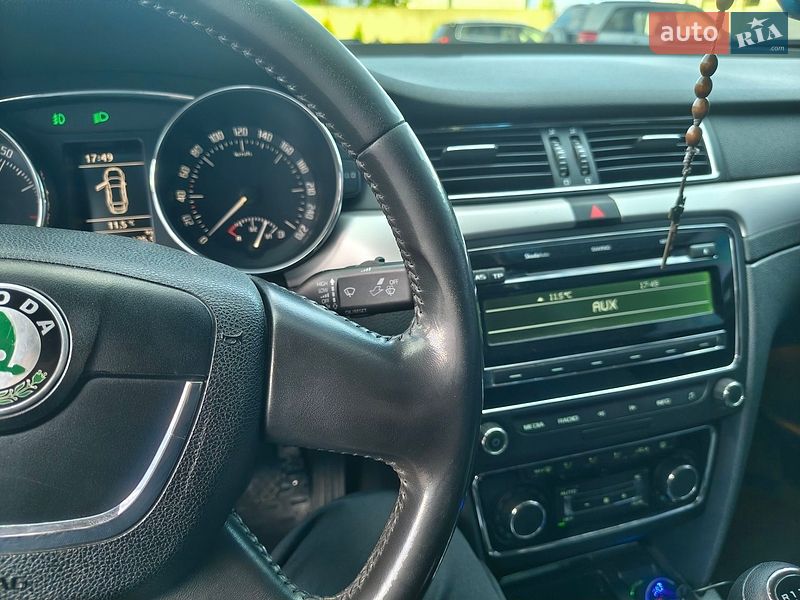 Лифтбек Skoda Superb 2012 в Вараше