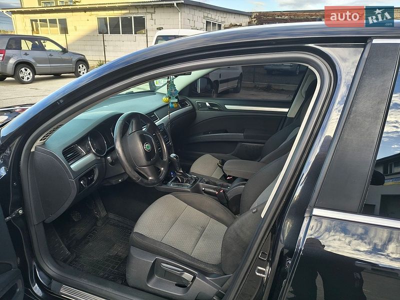 Лифтбек Skoda Superb 2012 в Вараше
