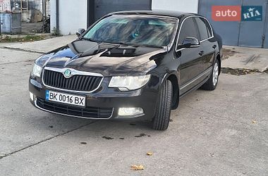 Лифтбек Skoda Superb 2012 в Вараше