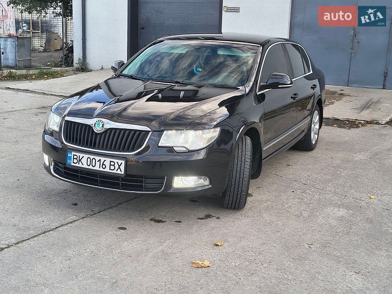 Лифтбек Skoda Superb 2012 в Вараше