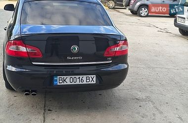 Лифтбек Skoda Superb 2012 в Вараше