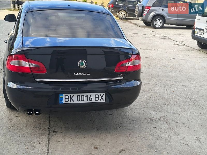 Лифтбек Skoda Superb 2012 в Вараше