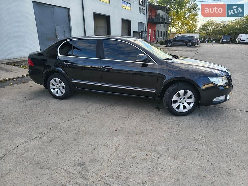 Лифтбек Skoda Superb 2012 в Вараше