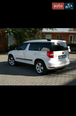 Хэтчбек Skoda Yeti 2012 в 