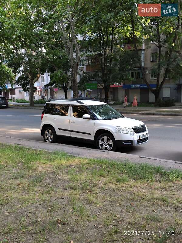 Хэтчбек Skoda Yeti 2012 в 