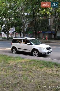 Хэтчбек Skoda Yeti 2012 в 