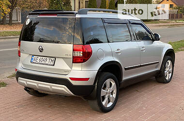 Позашляховик / Кросовер Skoda Yeti 2016 в 