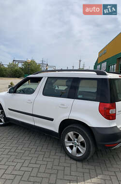 Внедорожник / Кроссовер Skoda Yeti 2011 в 