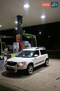 Внедорожник / Кроссовер Skoda Yeti 2011 в 