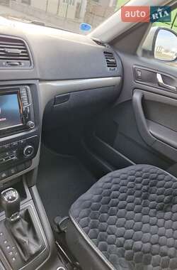 Внедорожник / Кроссовер Skoda Yeti 2015 в 