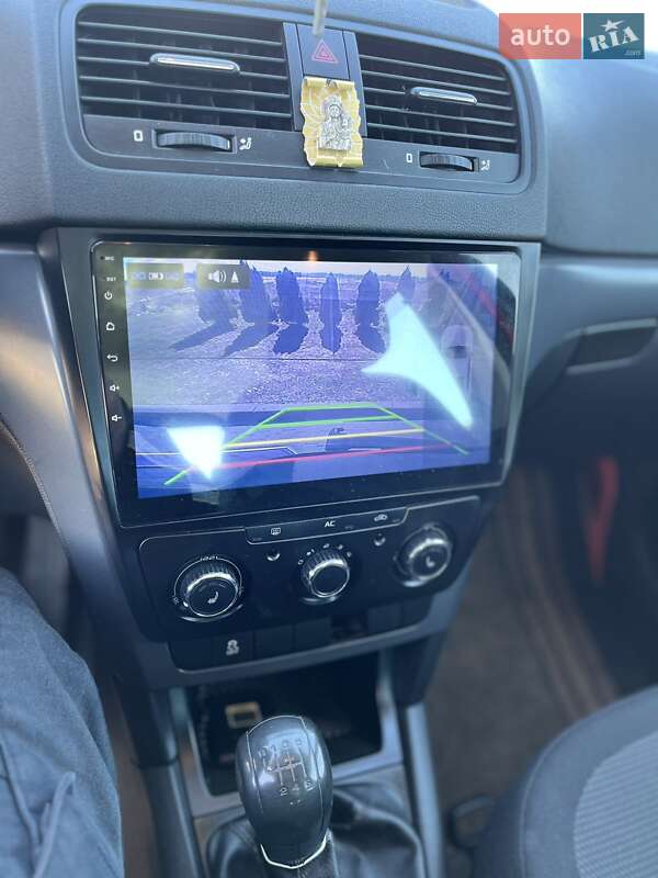 Внедорожник / Кроссовер Skoda Yeti 2010 в Городке