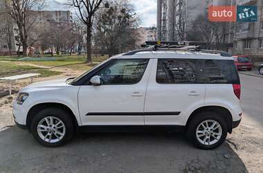 Внедорожник / Кроссовер Skoda Yeti 2015 в 