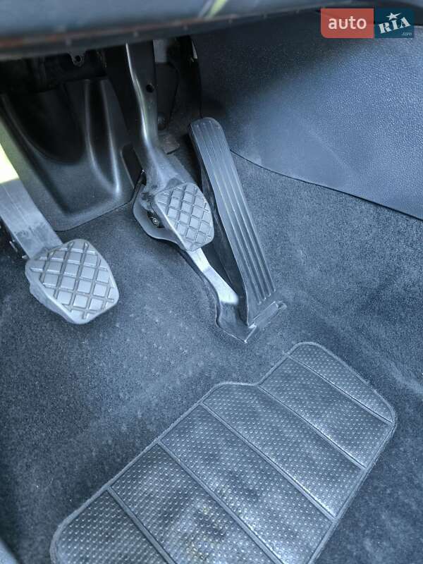 Внедорожник / Кроссовер Skoda Yeti 2012 в Звягеле фото 8 Внедорожник / Кроссовер Skoda Yeti 2012 в Звягеле