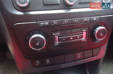 Внедорожник / Кроссовер Skoda Yeti 2013 в 