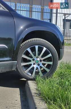 Внедорожник / Кроссовер Skoda Yeti 2012 в 