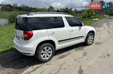 Внедорожник / Кроссовер Skoda Yeti 2011 в 