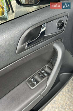 Внедорожник / Кроссовер Skoda Yeti 2011 в 