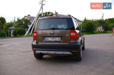 Позашляховик / Кросовер Skoda Yeti 2012 в 