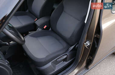 Позашляховик / Кросовер Skoda Yeti 2012 в 