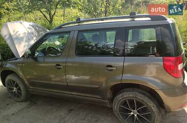 Внедорожник / Кроссовер Skoda Yeti 2015 в 