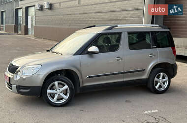 Позашляховик / Кросовер Skoda Yeti 2013 в 