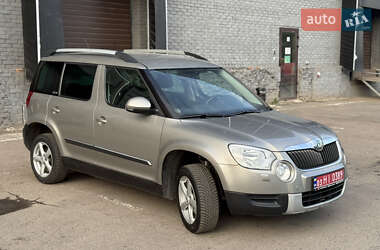 Позашляховик / Кросовер Skoda Yeti 2013 в 