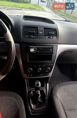Внедорожник / Кроссовер Skoda Yeti 2015 в 
