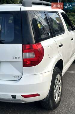Внедорожник / Кроссовер Skoda Yeti 2015 в 