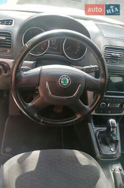 Внедорожник / Кроссовер Skoda Yeti 2011 в 