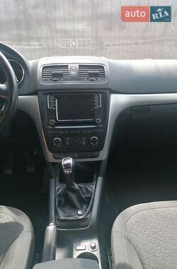Внедорожник / Кроссовер Skoda Yeti 2011 в 