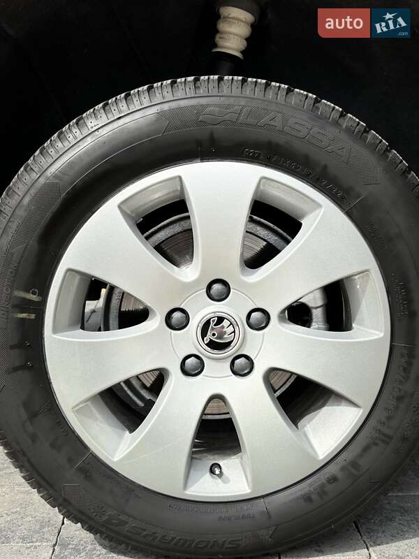 Внедорожник / Кроссовер Skoda Yeti 2014 в Звягеле