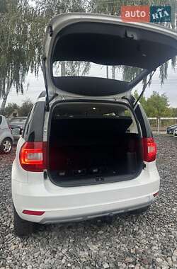 Внедорожник / Кроссовер Skoda Yeti 2015 в 