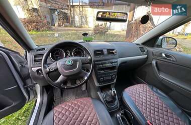 Внедорожник / Кроссовер Skoda Yeti 2011 в 