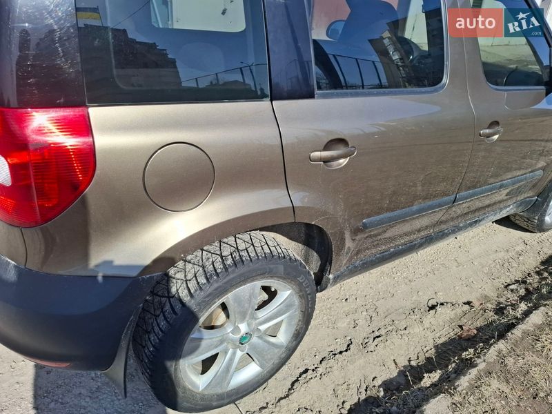 Внедорожник / Кроссовер Skoda Yeti 2012 в Каменец-Подольском