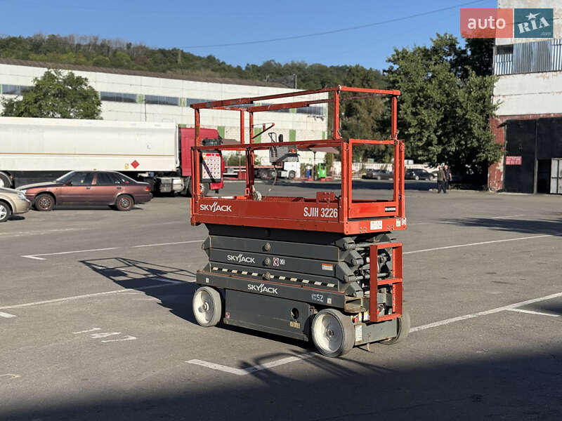 Ножничный подъемник Skyjack SJ 2020 в Киеве