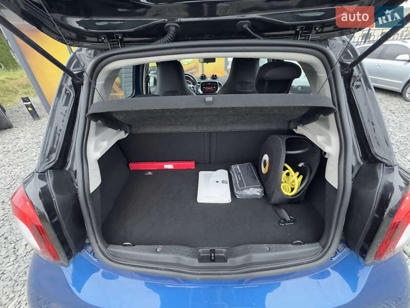 Хетчбек Smart EQ Forfour 2017 в Стрию