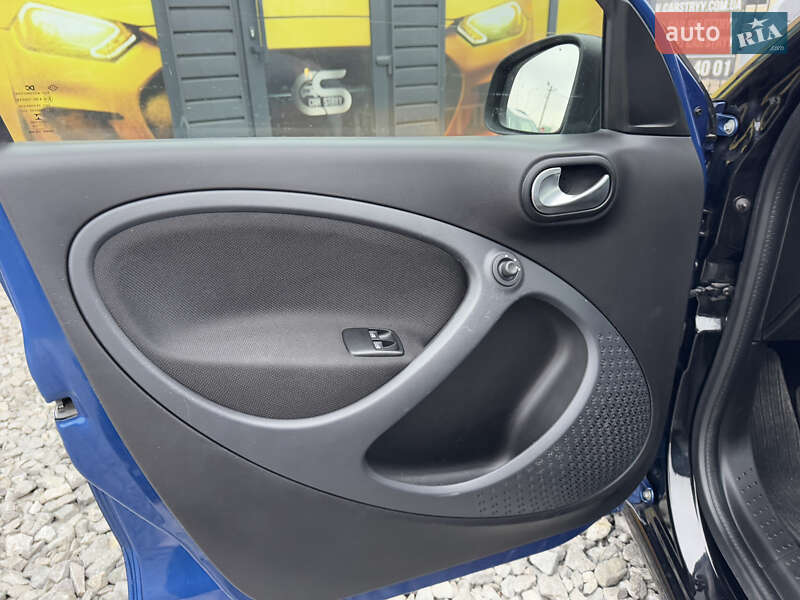 Хетчбек Smart EQ Forfour 2017 в Стрию