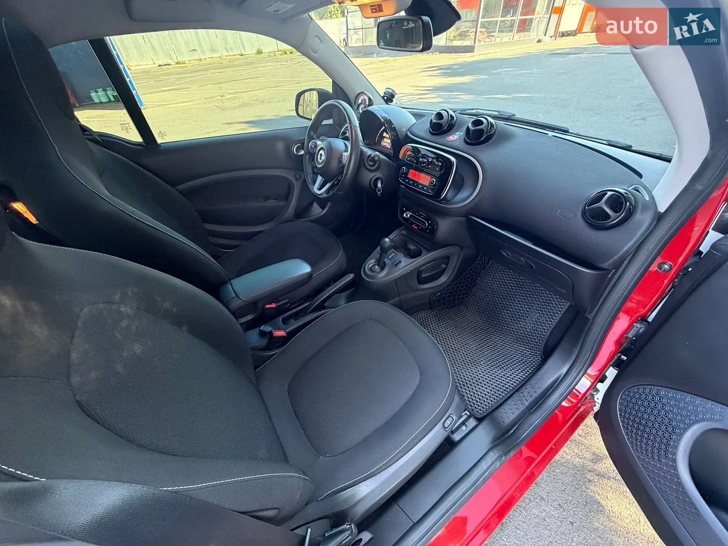 2019 Smart Fortwo - мініатюра 11