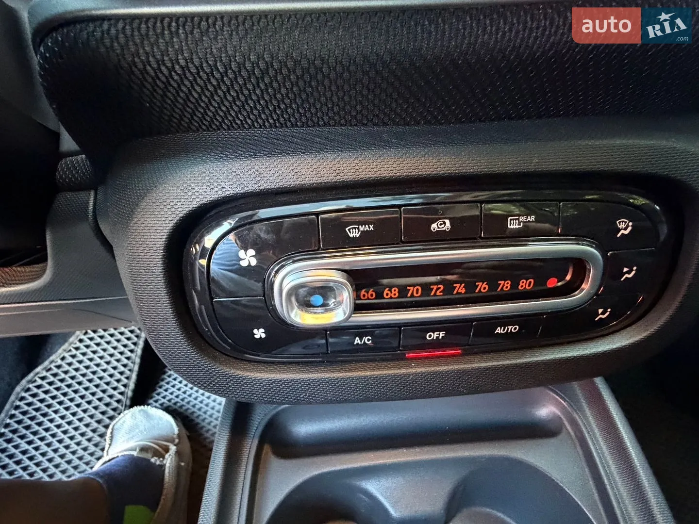 2019 Smart Fortwo - мініатюра 16