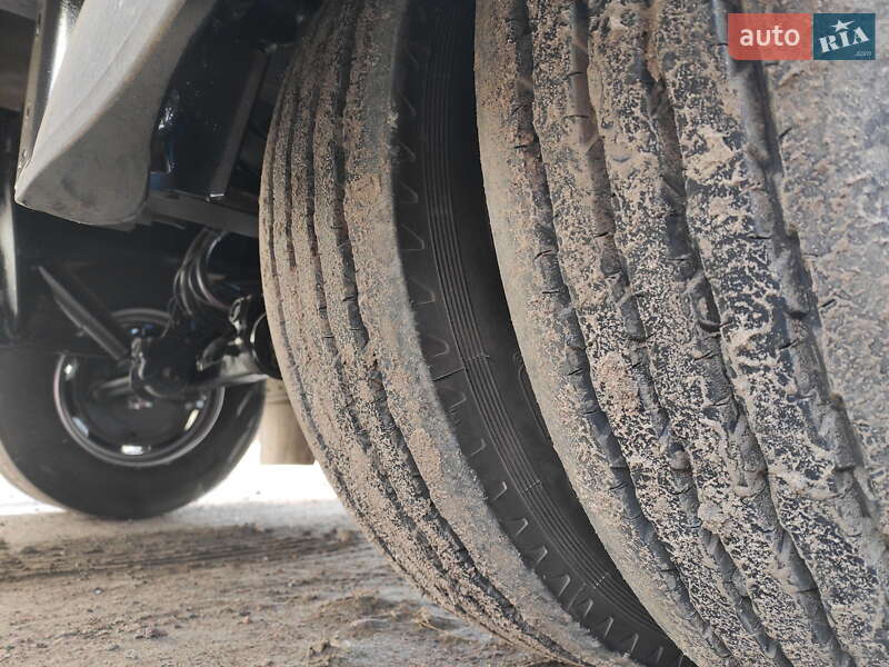 Бортовий напівпричіп Spier SGL 2011 в Олександрії