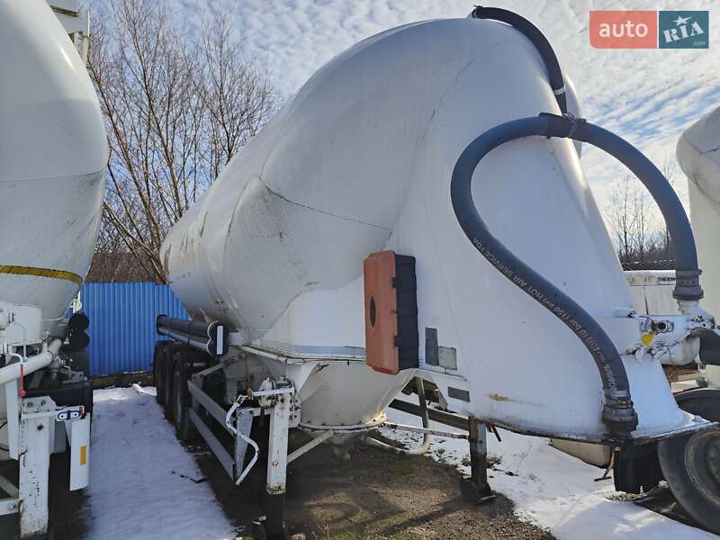 Цементовоз Spitzer Silos 1994 в Хотине