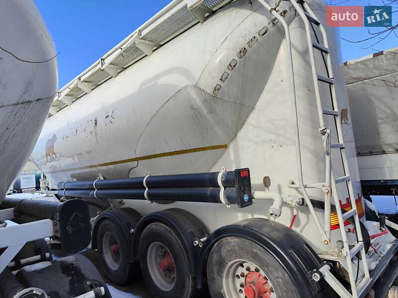 Цементовоз Spitzer Silos 1994 в Хотине