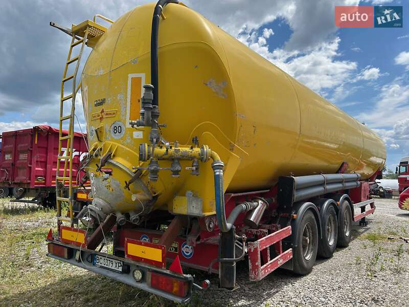 Цистерна Spitzer Silos 2001 в Львове